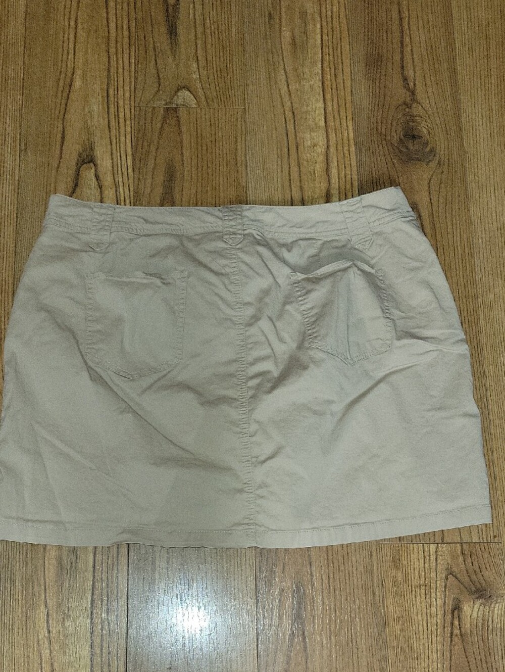 St. John's Bay Beige Women's Skort - Picture 6 of 6